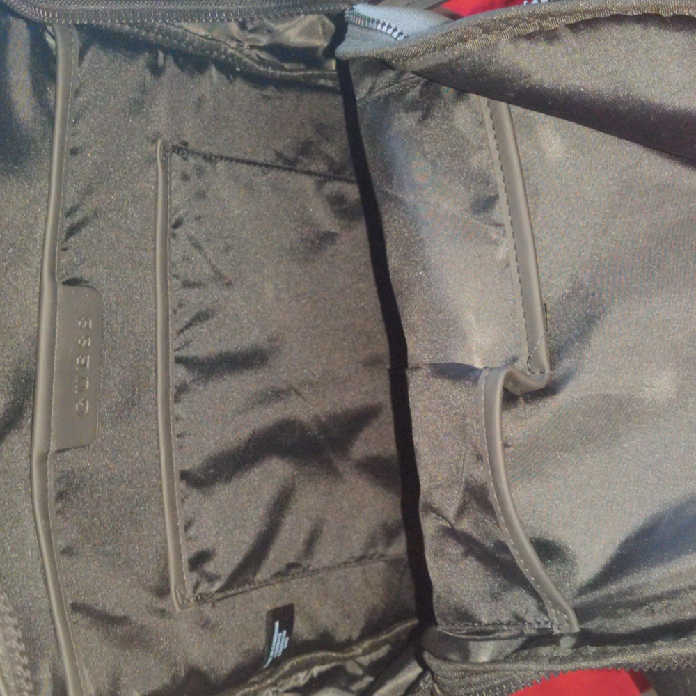 Guess backpack - Picture 3 of 4